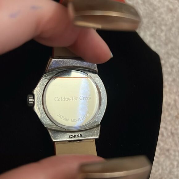 Vintage Coldwater Creek Red Suede Cuff Watch - Picture 4 of 6